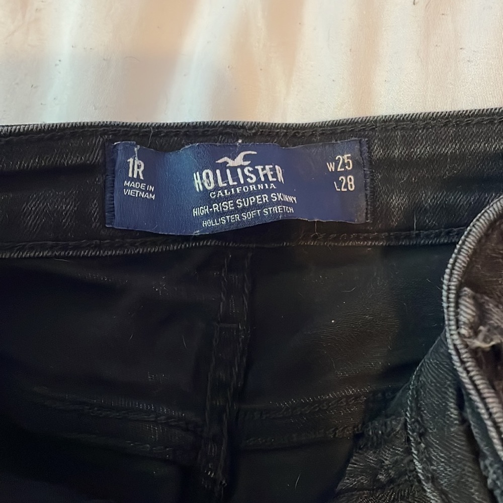 Hollister High Rise Ripped Skinny Jeans - Picture 2 of 2